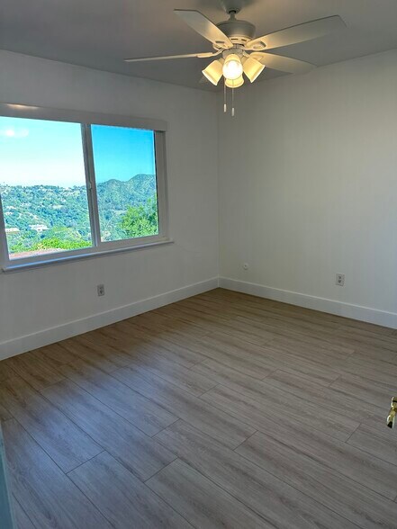 Building Photo - 10136 Hollow Glen Cir