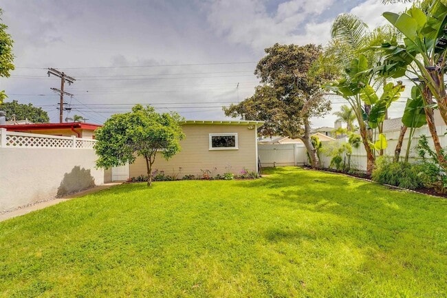 Building Photo - 719 I Ave