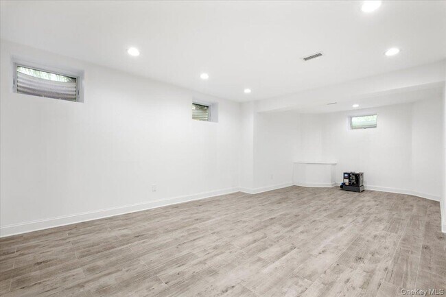 Building Photo - 109 Lee Rd