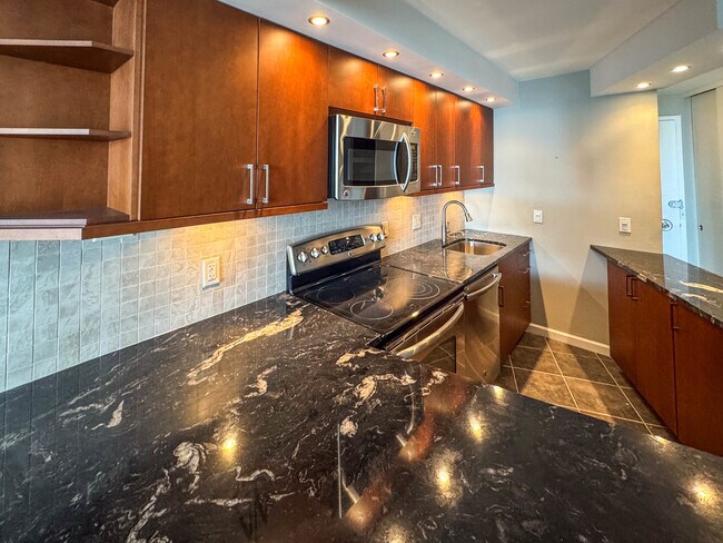 Building Photo - 300 N State St