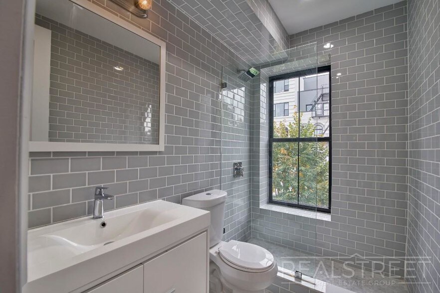 Building Photo - NO FEE! NEW 3 BED floor-thru in Bed Stuy B...