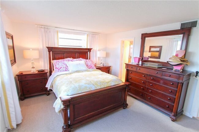 Building Photo - 401 SE 3rd St