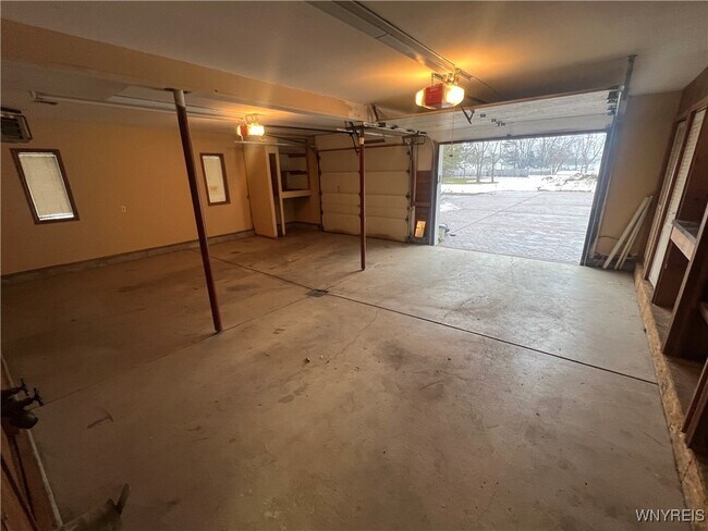 Building Photo - 800 French Rd