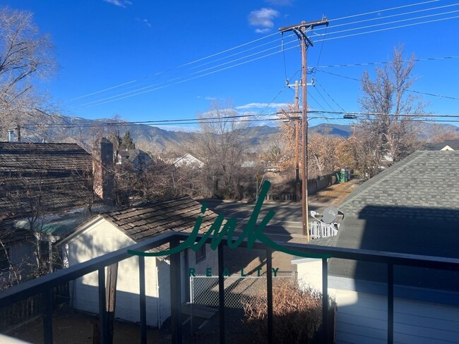 Building Photo - Lovely Gardnerville Townhome