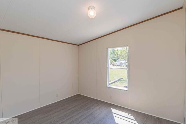 Building Photo - Move in Ready
