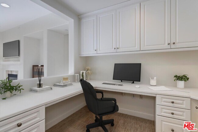 Building Photo - 12975 Agustin Pl