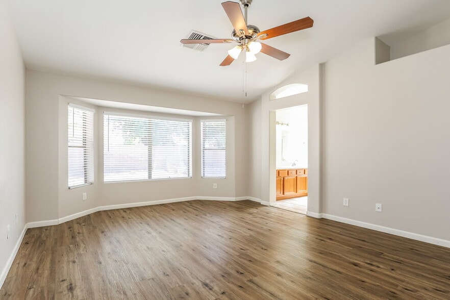 Building Photo - 6115 W Park View Ln