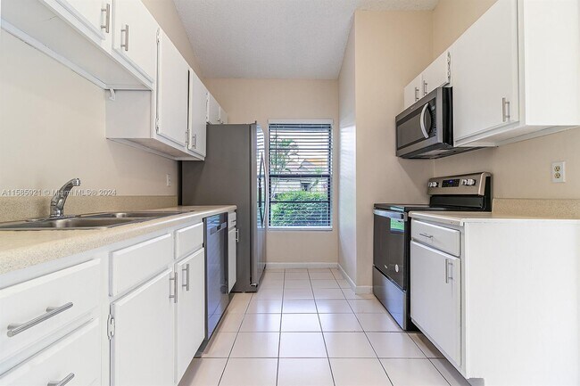 Building Photo - 7528 SW 95th Pl
