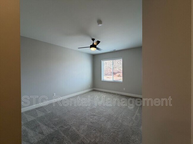 Building Photo - 577 E Hemsworth Ln