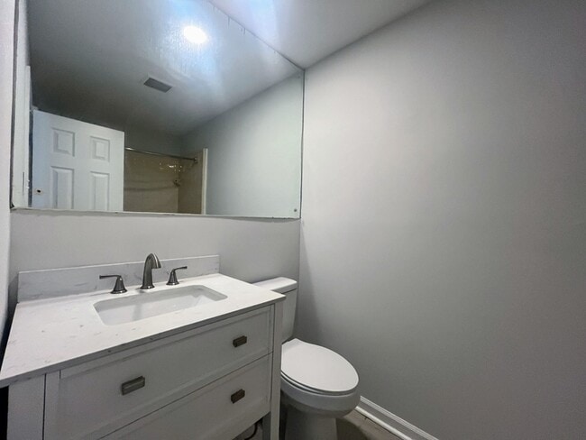 Building Photo - 2211 Linde St NW