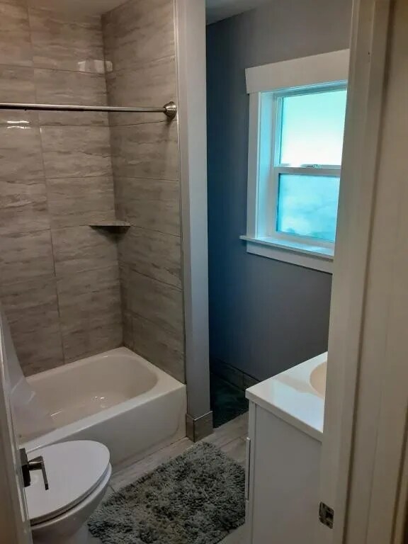 Building Photo - 684 E 400 N