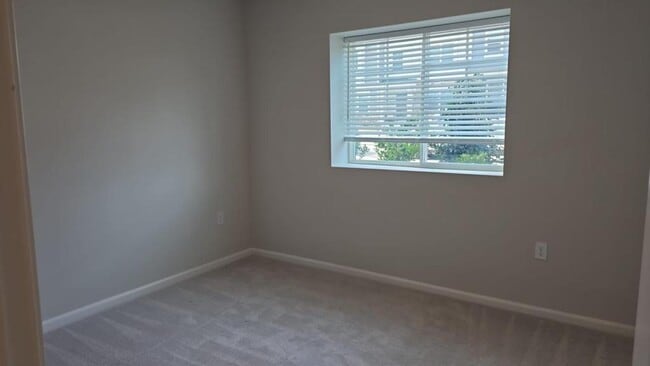 Building Photo - 652 Gimari Dr