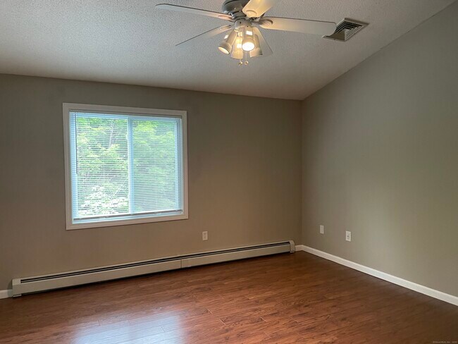 Building Photo - 110 Songbird Ln