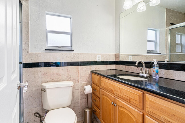 Building Photo - 2722 Peer Ln