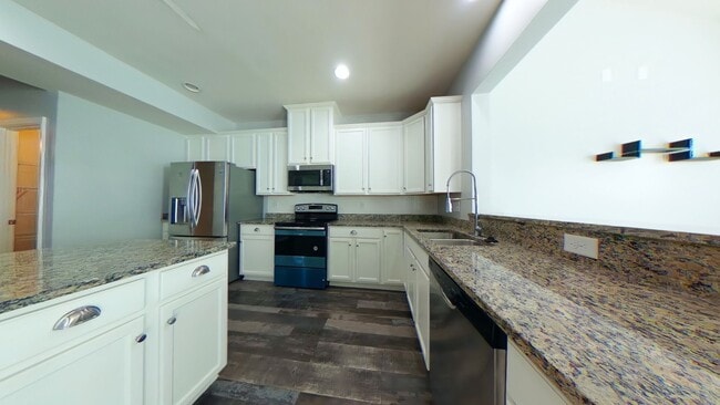 Building Photo - 4 Bedroom 2.5 Bathroom Rental in Oakmont on Brickshire Golf Course Providence Forge