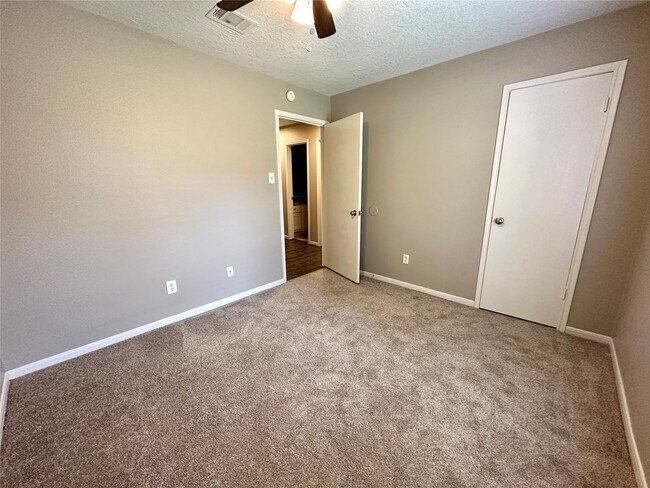 Building Photo - 2111 Rycroft Dr