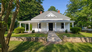 Building Photo - 205 Frazier St