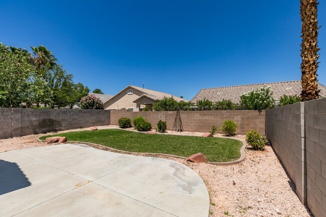 Building Photo - Beautiful Single-Story 3 Bedroom Home in Summerlin South