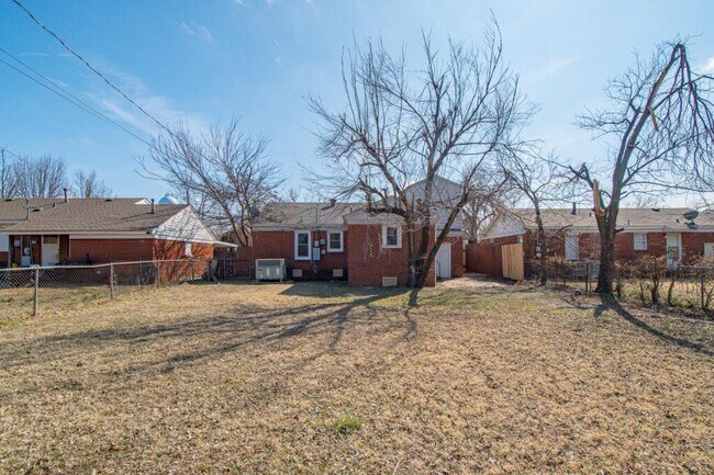 Building Photo - 2125 Andover Ct