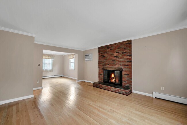 Building Photo - 34 Kingswood Rd