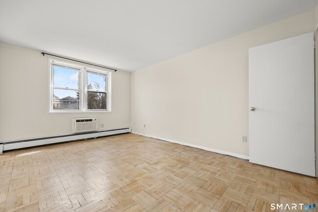 Building Photo - 140 Grove St