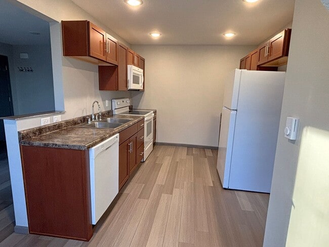 Building Photo - Duplex: Fully Remodeled 2024 Now Available