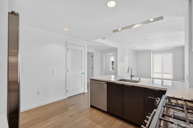 Building Photo - 10 Innes Ct