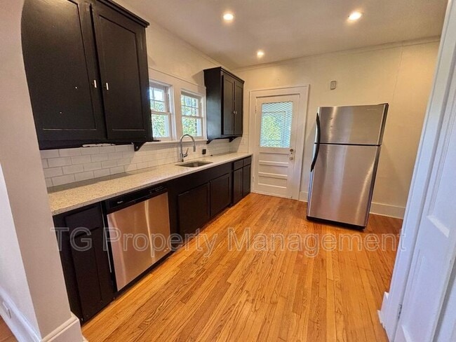 Building Photo - 3522 Pine St