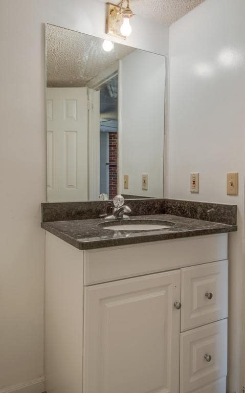 Building Photo - Coming soon! Nice remodel of townhouse Condo in Harbour Town. Gated complex!