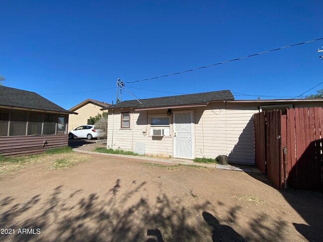 Building Photo - 1037 N 25th St