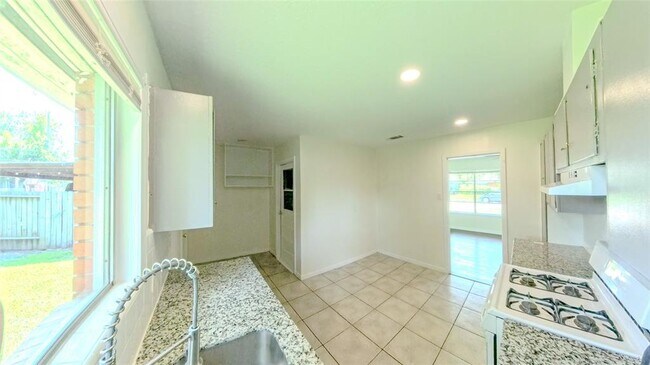 Building Photo - 4322 Tavenor Ln
