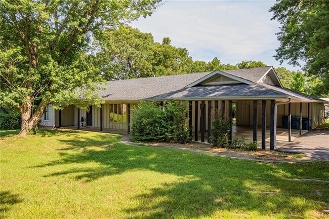 Primary Photo - 107 NW Winfield Ln