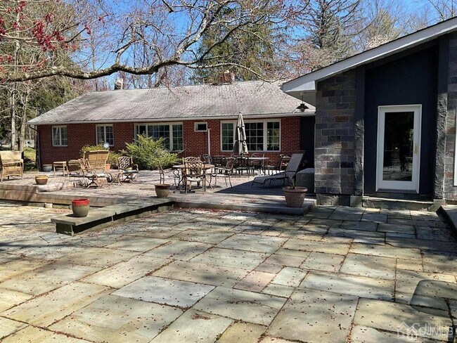 Building Photo - 269 Raymond Rd