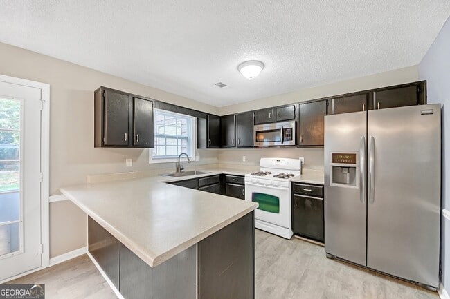 Building Photo - 4000 Sand Wedge Cir