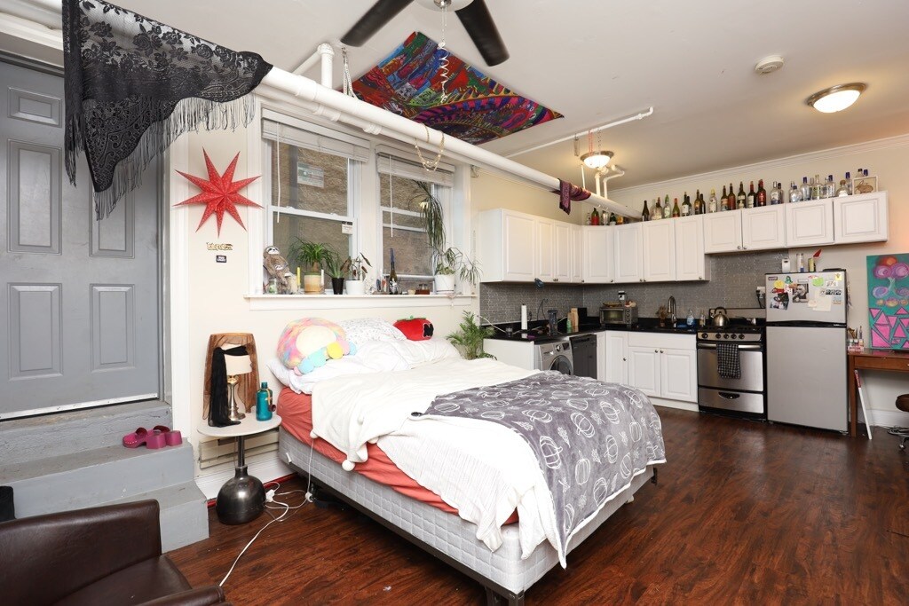 Building Photo - 2120 N Dayton St