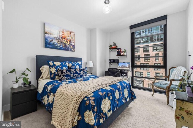 Building Photo - 1300 4th St SE