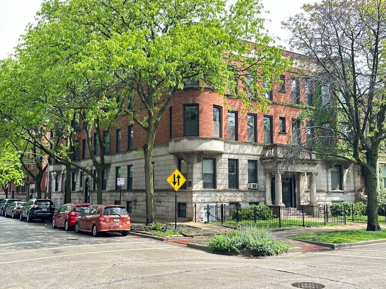 Primary Photo - 856 W George St