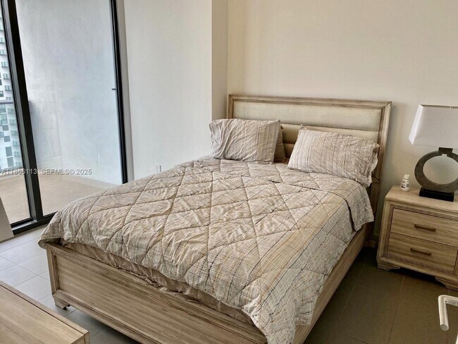 Building Photo - 1600 NE 1st Ave