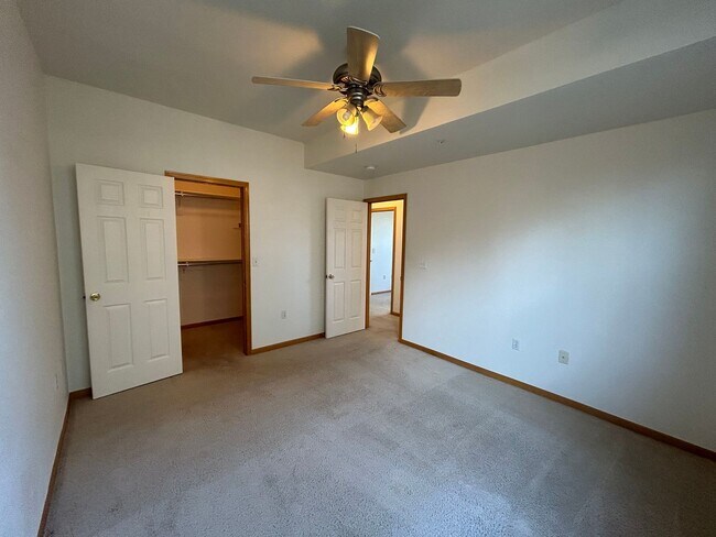 Building Photo - Vaulted Ceilings, Natural Light, and Comfort in Fort Collins Condo