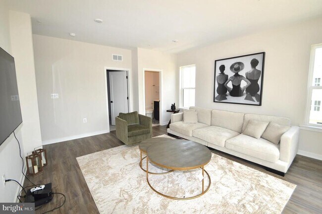 Building Photo - 22790 Tawny Pne Sq