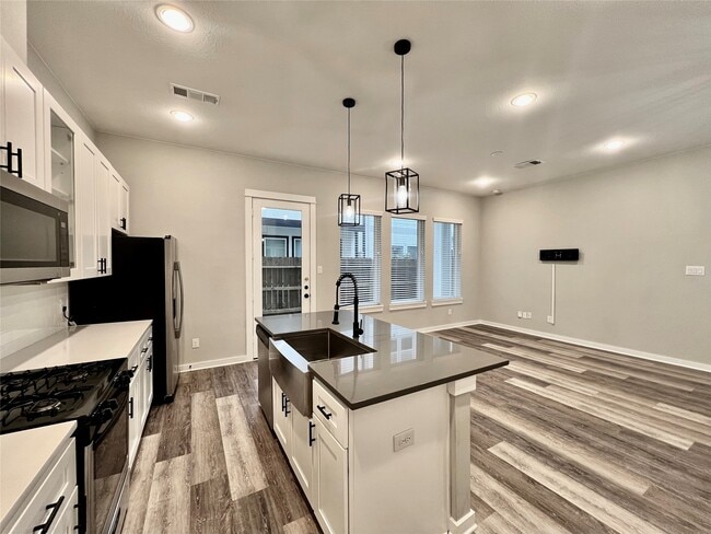 Building Photo - 6712 Parker Oaks Ln