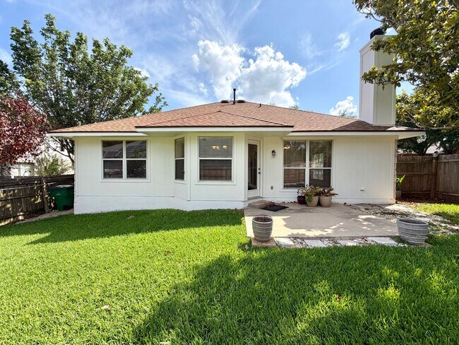 Building Photo - 14900 Doria Dr
