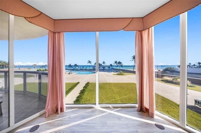 Building Photo - 17555 Collins Ave