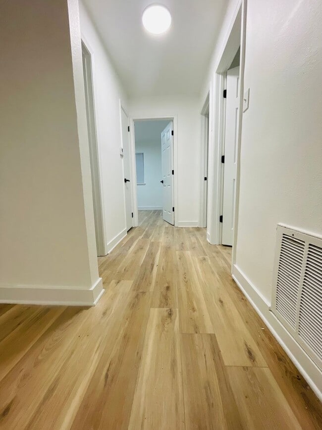 Building Photo - 3605 Pine Cone Dr