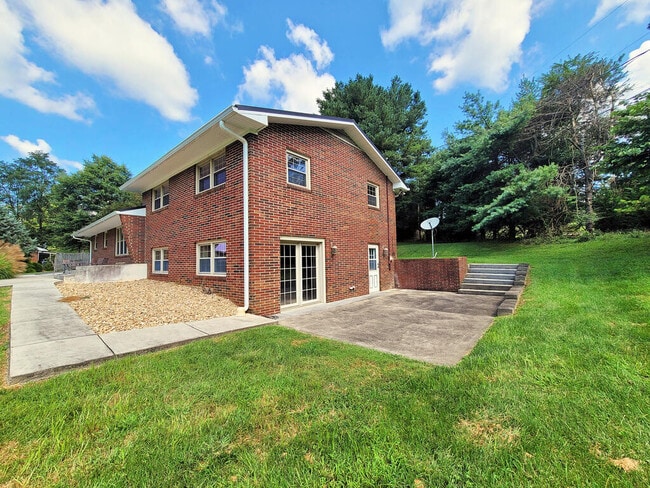 Building Photo - 133 Glenrochie Dr