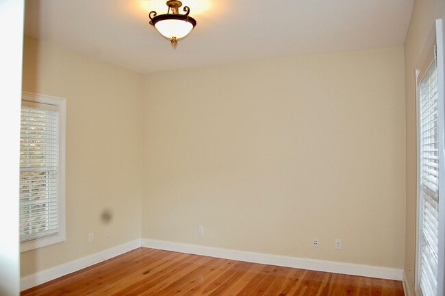 Building Photo - Location, location, location!  Lovely 2 be...