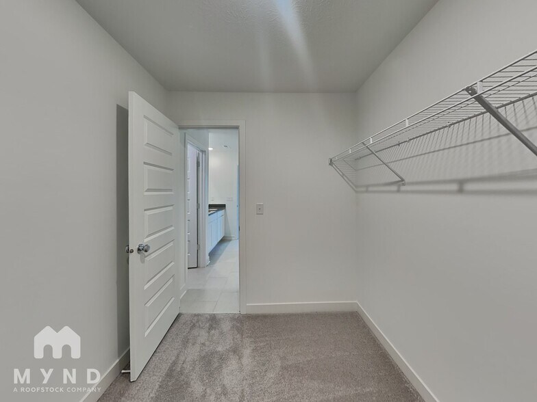 Building Photo - 16935 Sandhurst Pl