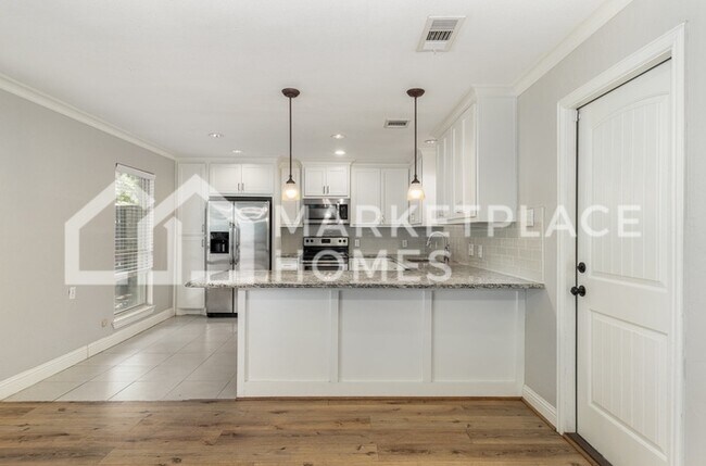 Building Photo - 2801 Fairbrook St