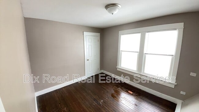 Building Photo - 337-339 Knecht Dr