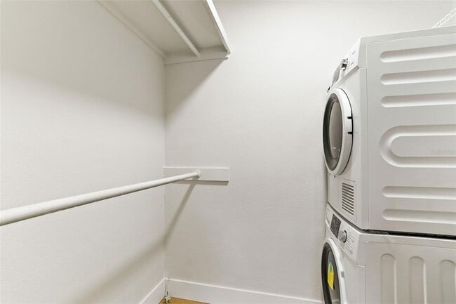 Building Photo - 300 S Nimbus Ave